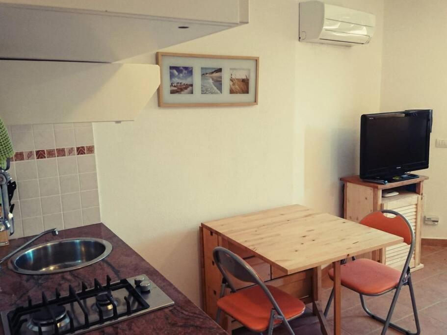Monolocale La Maddalena Apartment Ла Мадалена Екстериор снимка